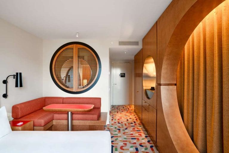 découvrez hyatt lifestyle emea, votre destination de choix pour une expérience d'hospitalité unique en europe, au moyen-orient et en afrique. plongez dans nos offres exceptionnelles, alliant confort moderne et élégance, et profitez d'un service personnalisé qui transformera vos voyages en inoubliables souvenirs.